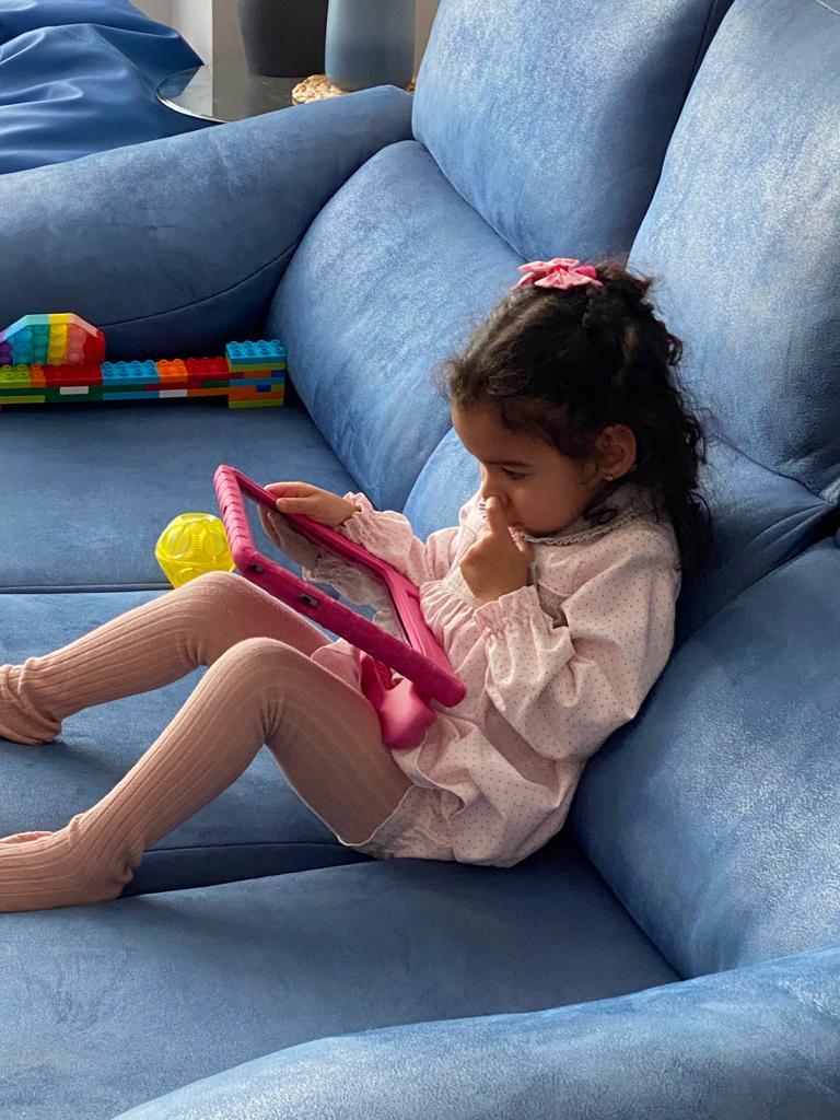 Uso de pantallas y dispositivos móviles con nuestros peques - Amapuches