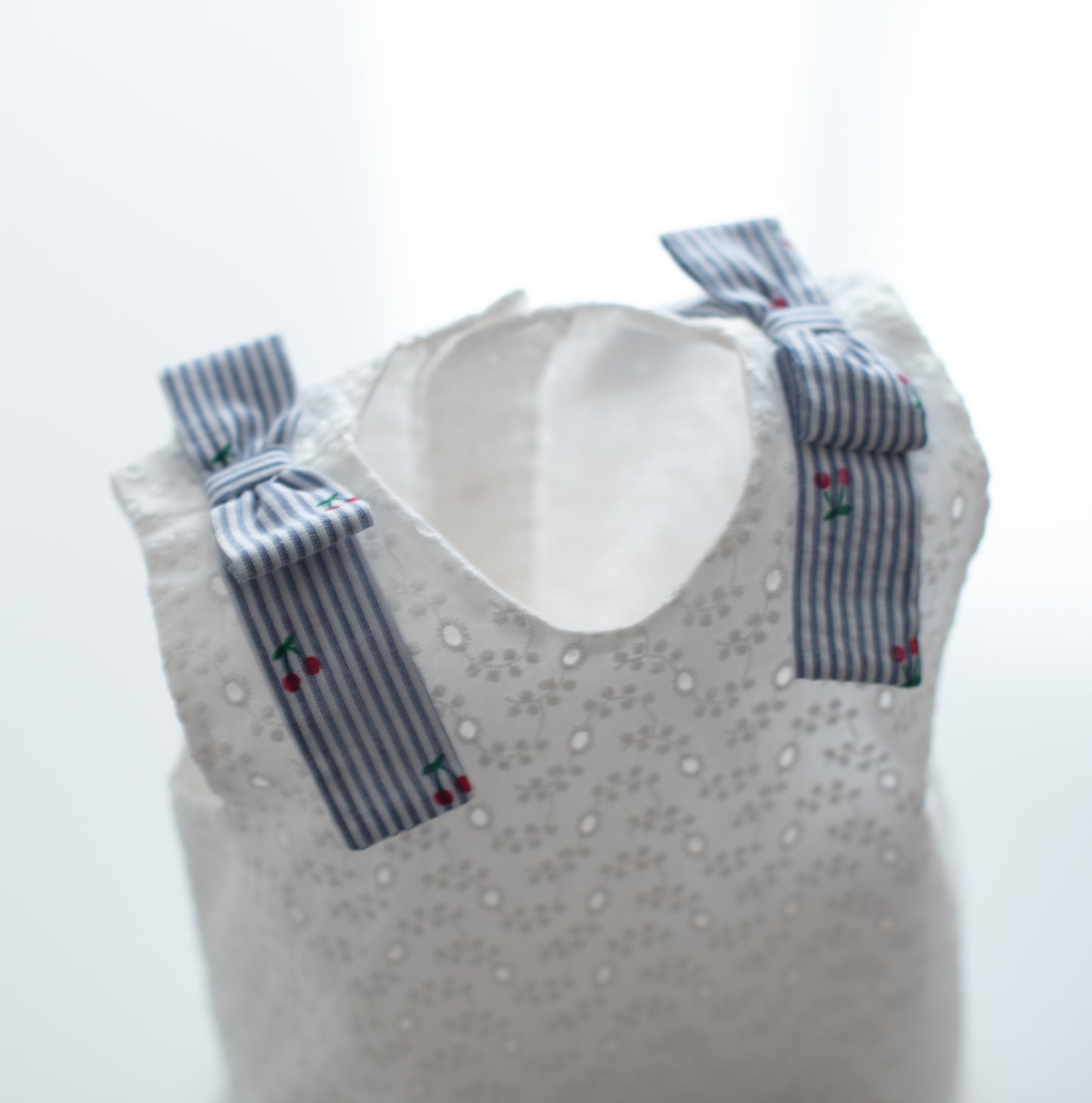 Conjunto vestido bebé niña bordado inglés de algodón con lazos - Amapuches